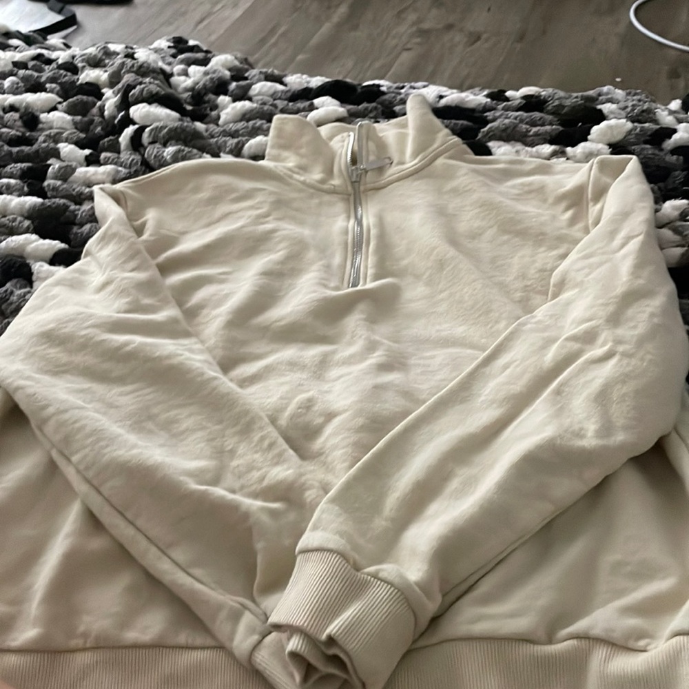 Women light yellow sweater